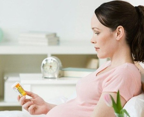 Khi mang thai bà bầu cần tránh dùng những loại thuốc nào?