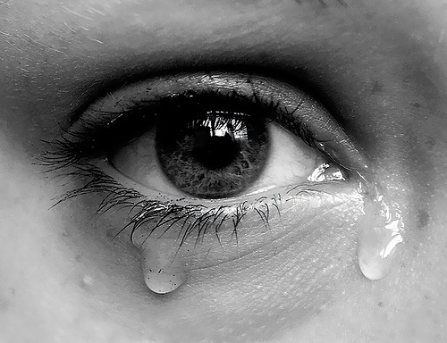 Kỳ lạ: Nước mắt vẫn rơi kể cả khi bạn không khóc?