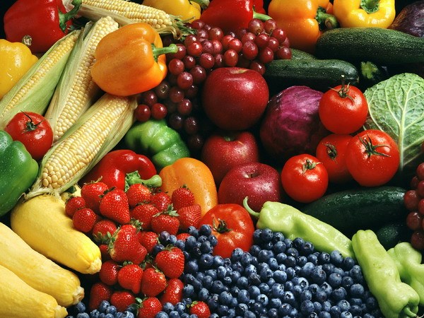 Nên ăn nhiều rau và trái cây
